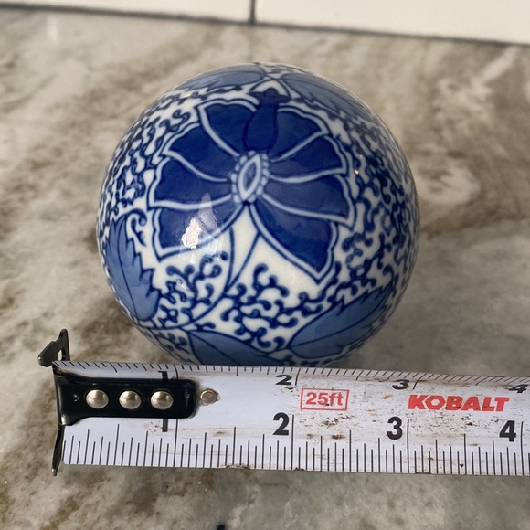 Ceramic decorative blue and white ball sphere Shabby chic cottagecore - Picture 4 of 4